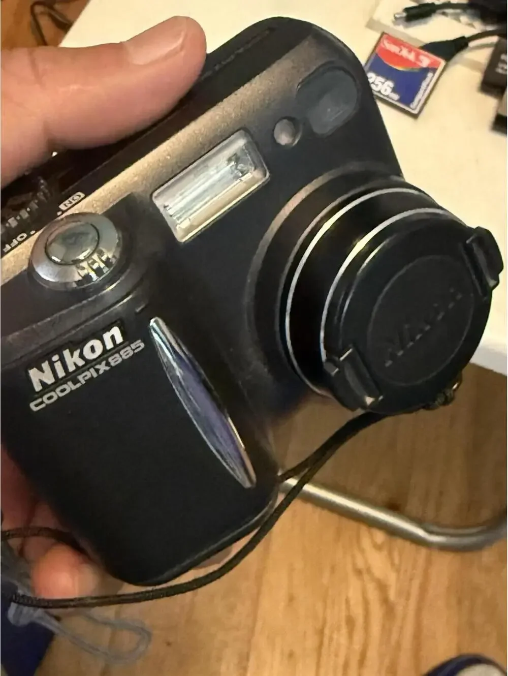 VTG Nikon Coolpix 885 Digital Camera With CF Memory Card ,W/manuals , ( Read)